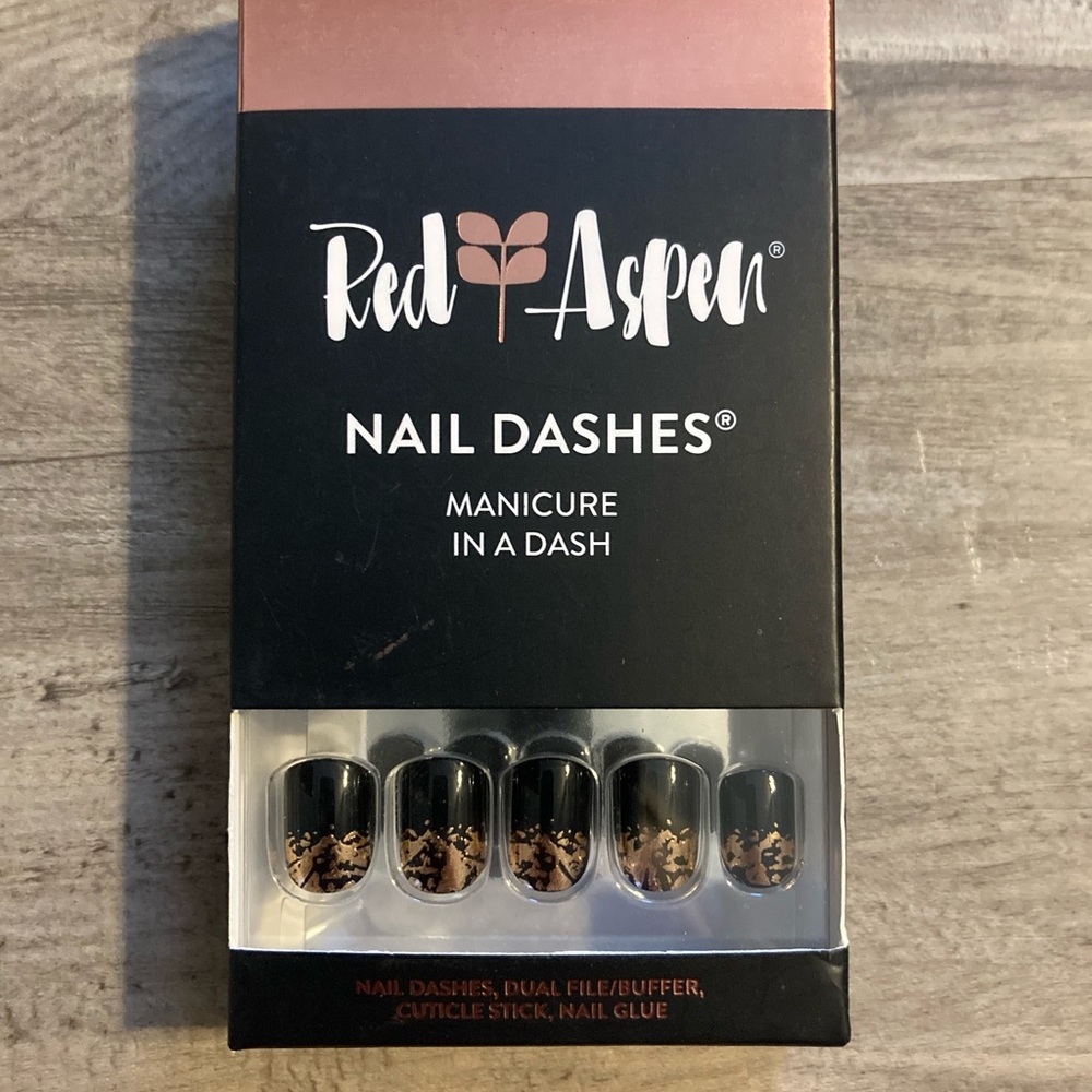 Red Aspen Nail Dashes